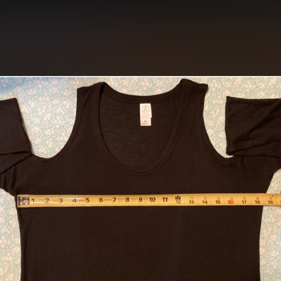 💙 Alternative Apparel Cold Shoulder Top, Size: Med. - Picture 3 of 7